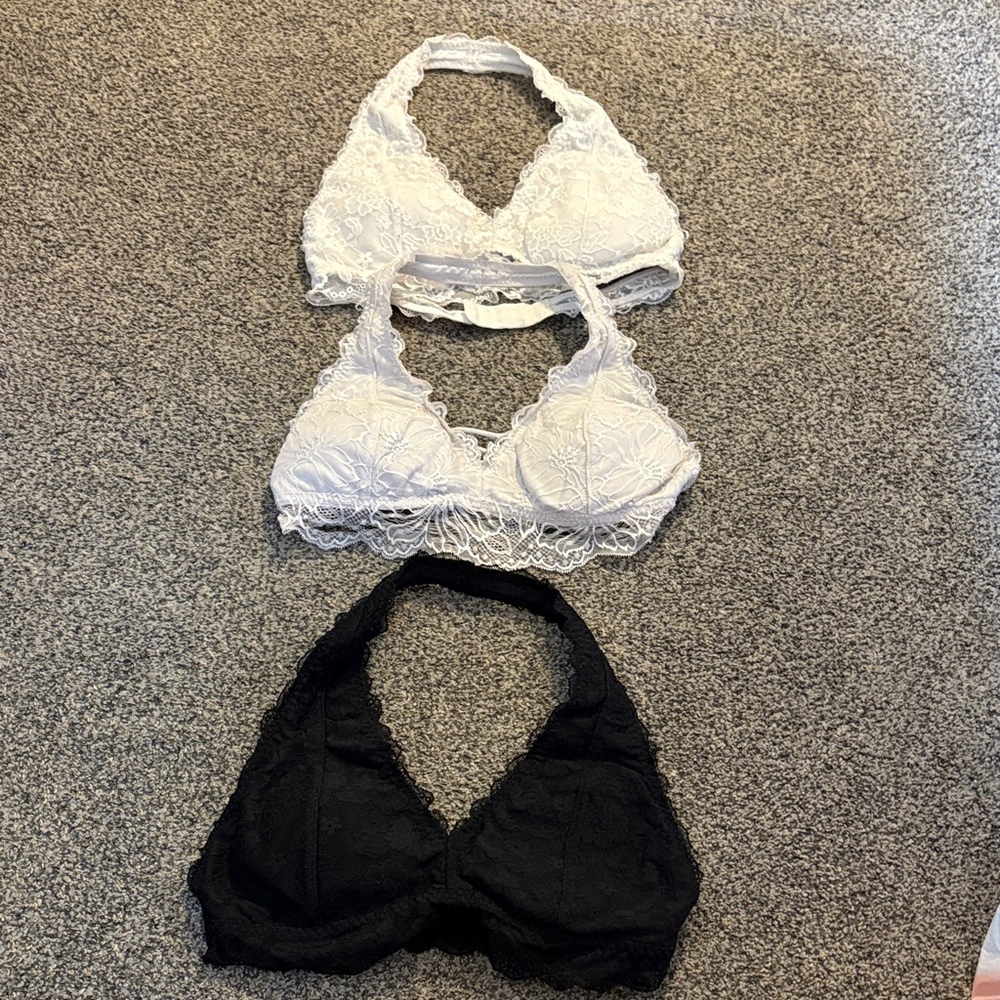 Hollister 3 Lace Bralette Set in White and Black